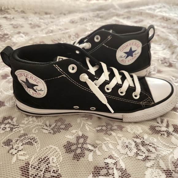 ⚘️HP⚘️Converse Unisex Youth 6/Men's 6/Wmn's 8 Black White Mid-High Top Sneakers - Picture 3 of 10